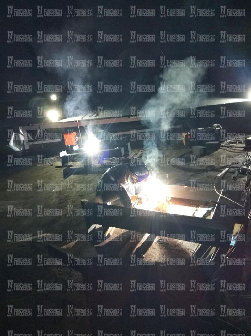 南京園博園穹蓋式膜結(jié)構(gòu)棚項目施工中 南京園博園穹蓋式膜結(jié)構(gòu)棚項目施工中