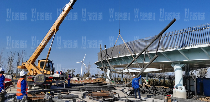 威海經(jīng)貿(mào)交流中心工程-大貝殼項(xiàng)目鋼結(jié)構(gòu)施工中 威海經(jīng)貿(mào)交流中心工程-大貝殼項(xiàng)目鋼結(jié)構(gòu)施工中