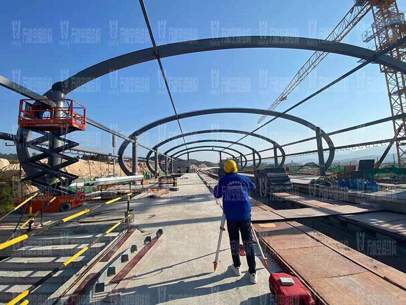 清遠(yuǎn)磁懸浮項(xiàng)目蓮湖車站鋼-膜結(jié)構(gòu)工程鋼結(jié)構(gòu)接近尾聲 清遠(yuǎn)磁懸浮項(xiàng)目蓮湖車站鋼-膜結(jié)構(gòu)工程鋼結(jié)構(gòu)接近尾聲