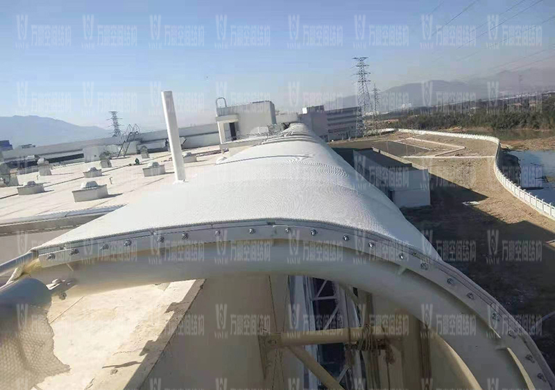 寧波益富樂公司新廠房外立面PTFE膜結(jié)構(gòu)項(xiàng)目膜結(jié)構(gòu)安裝中 寧波益富樂公司新廠房外立面PTFE膜結(jié)構(gòu)項(xiàng)目膜結(jié)構(gòu)安裝中