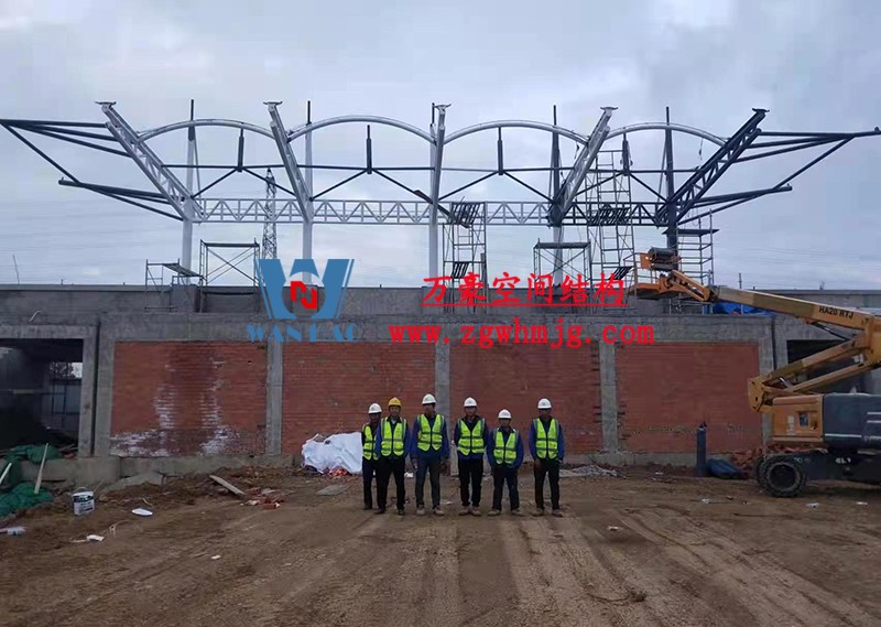 張家港市新建九年一貫制學校膜結(jié)構(gòu)工程鋼結(jié)構(gòu)接近尾聲