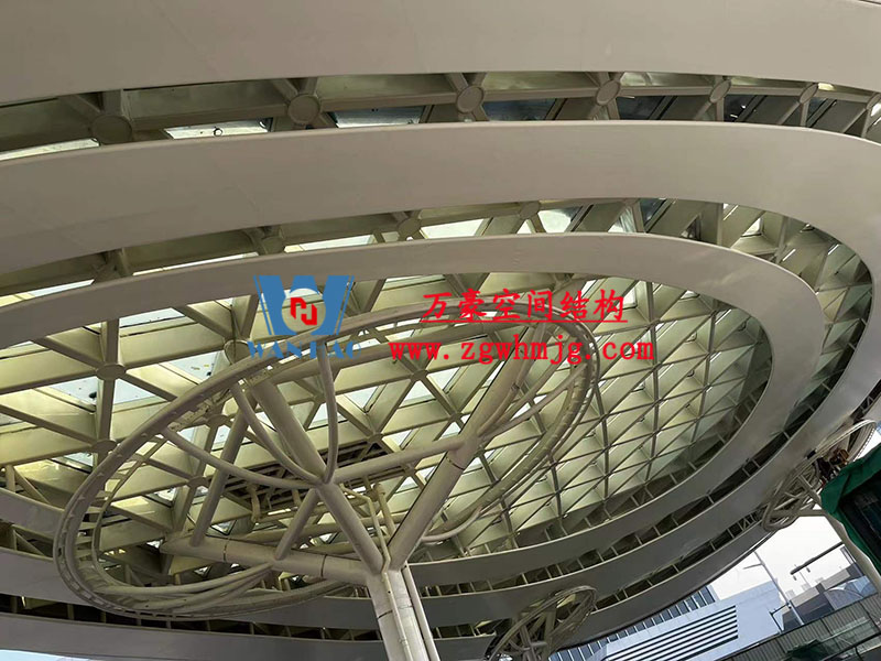 張家港高鐵站前復雜結構“蝴蝶再現(xiàn)”即將圓滿竣工