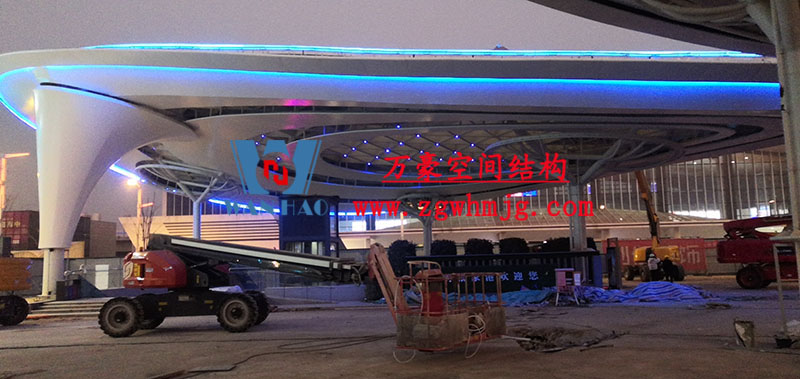 張家港高鐵站前復雜結構“蝴蝶再現(xiàn)”即將圓滿竣工