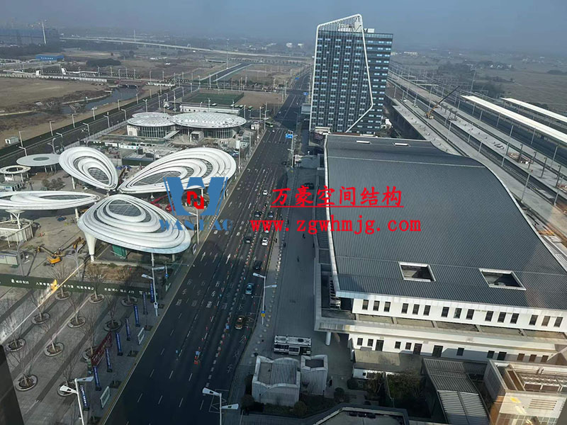 張家港高鐵站前復雜結構“蝴蝶再現(xiàn)”即將圓滿竣工