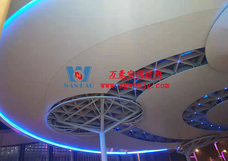 張家港高鐵站前復雜結構“蝴蝶再現(xiàn)”即將圓滿竣工