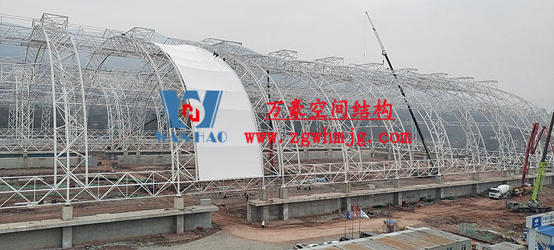 四川高興煤炭儲(chǔ)備基地建設(shè)項(xiàng)目鋼結(jié)構(gòu)接近尾聲，膜結(jié)構(gòu)開始安裝