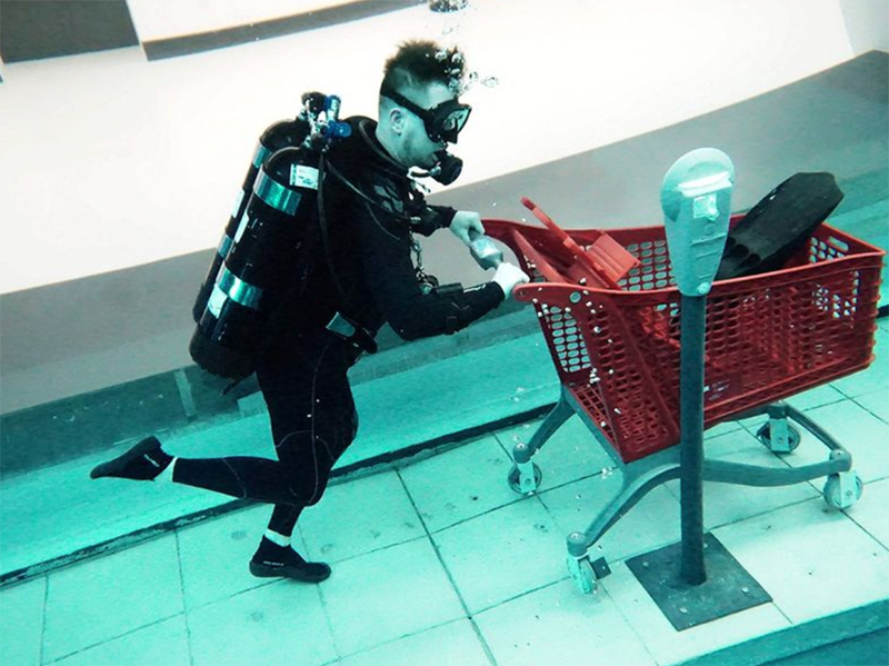 世界最深泳池，深入地下60米