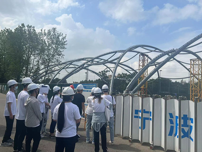 萬豪空間結(jié)構(gòu)員工到寧波諾丁漢大學(xué)室外運(yùn)動膜結(jié)構(gòu)項(xiàng)目學(xué)習(xí)交流