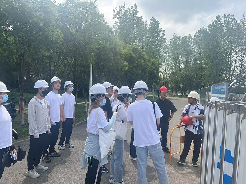 萬豪空間結(jié)構(gòu)員工到寧波諾丁漢大學(xué)室外運(yùn)動膜結(jié)構(gòu)項(xiàng)目學(xué)習(xí)交流