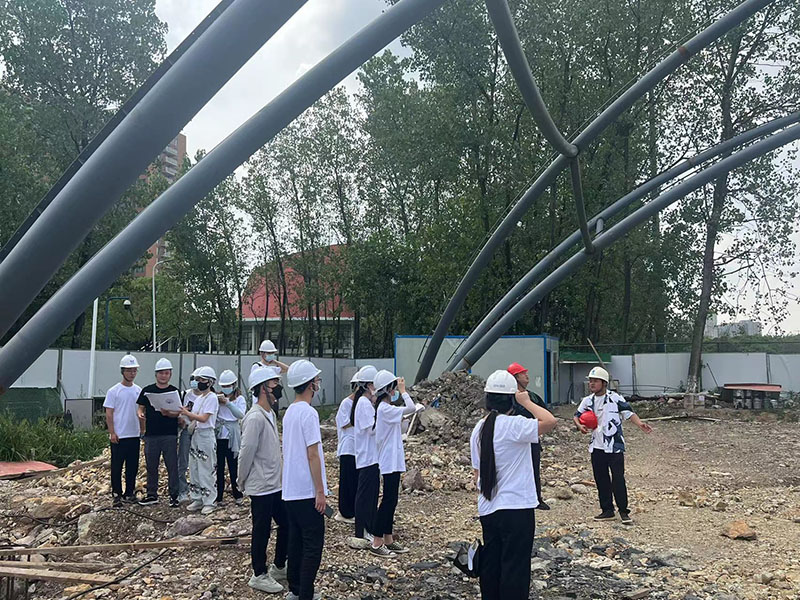 萬豪空間結(jié)構(gòu)員工到寧波諾丁漢大學(xué)室外運(yùn)動膜結(jié)構(gòu)項(xiàng)目學(xué)習(xí)交流