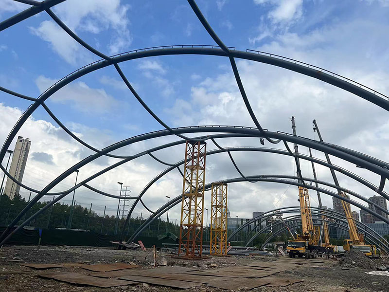 萬豪空間結(jié)構(gòu)員工到寧波諾丁漢大學(xué)室外運(yùn)動膜結(jié)構(gòu)項(xiàng)目學(xué)習(xí)交流