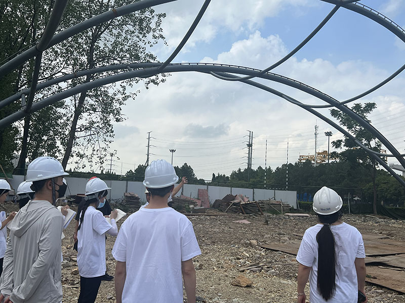 萬豪空間結(jié)構(gòu)員工到寧波諾丁漢大學(xué)室外運(yùn)動膜結(jié)構(gòu)項(xiàng)目學(xué)習(xí)交流