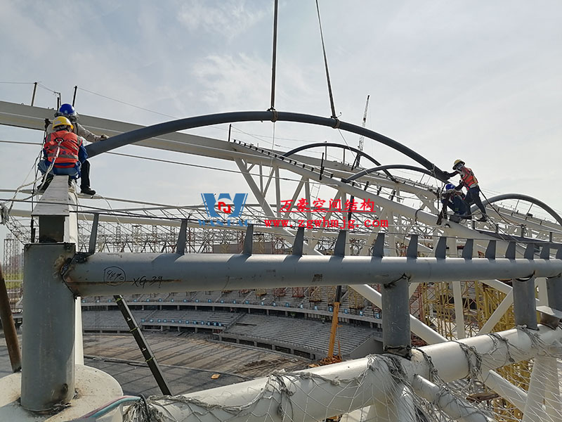 襄陽(yáng)奧體中心膜結(jié)構(gòu)工程火熱施工中