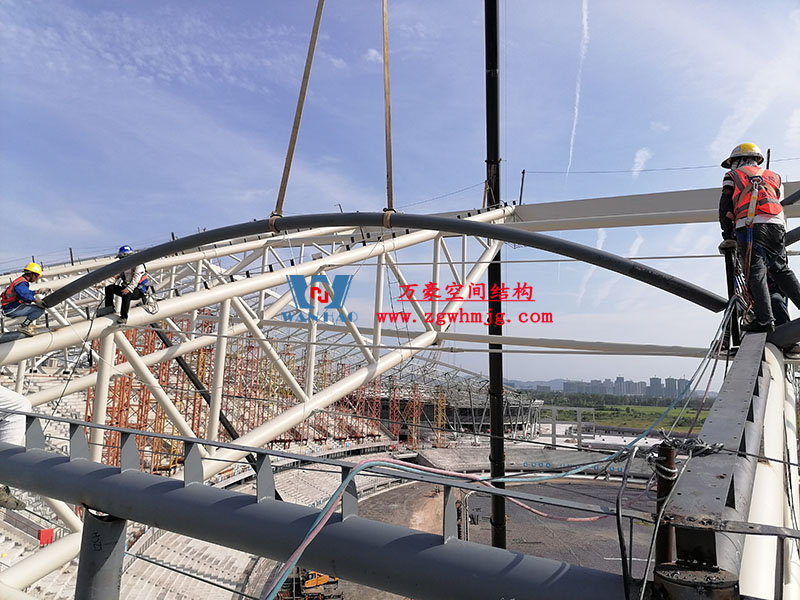 襄陽(yáng)奧體中心膜結(jié)構(gòu)工程火熱施工中