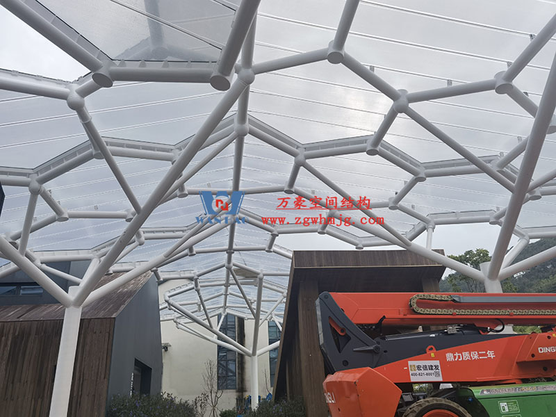 ETFE膜結(jié)構(gòu)建筑有哪些優(yōu)勢(shì)？ETFE膜結(jié)構(gòu)材料對(duì)比其他材料有哪些優(yōu)點(diǎn)？