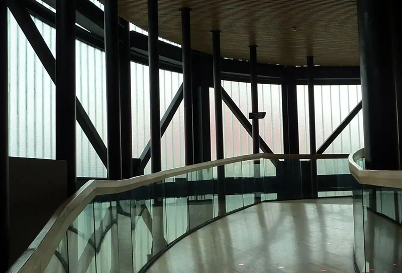 U型玻璃 — 透光不透景的朦朧美 U型玻璃 — 透光不透景的朦朧美