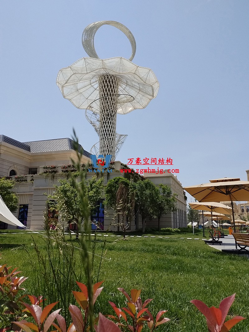 身姿輕盈，造型優(yōu)美的膜結(jié)構(gòu)建筑