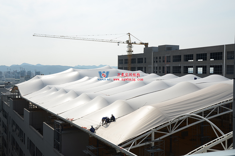 浙江真愛毯業(yè)科技有限公司廠房三屋面膜結(jié)構(gòu)工程完工大吉！