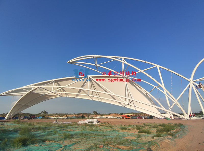 膜結(jié)構(gòu)大門出入口的優(yōu)勢特點 膜結(jié)構(gòu)大門出入口的優(yōu)勢特點