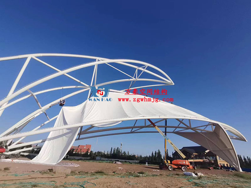 膜結(jié)構(gòu)大門出入口的優(yōu)勢特點 膜結(jié)構(gòu)大門出入口的優(yōu)勢特點