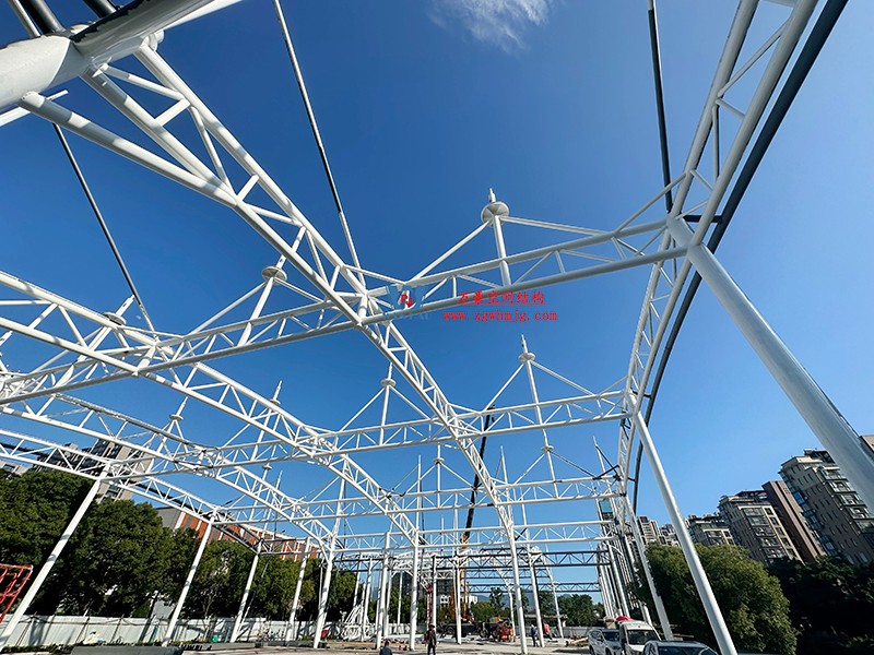 溫州惠民路西側(cè)綠地球場鋼膜結(jié)構工程完工