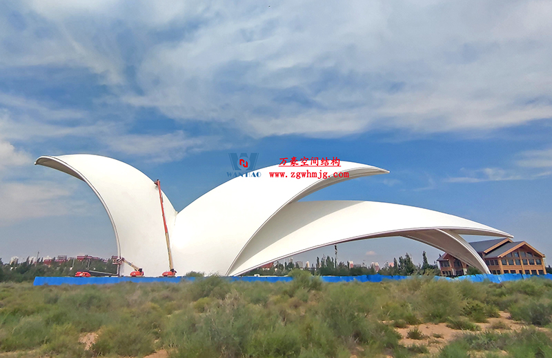陜西定邊馬蓮灘沙漠公園鋼膜結(jié)構(gòu)工程“奮力快跑”，工程“進(jìn)度條”刷新了!