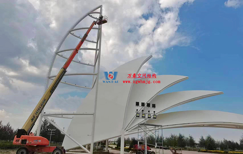 陜西定邊馬蓮灘沙漠公園鋼膜結(jié)構(gòu)工程“奮力快跑”，工程“進(jìn)度條”刷新了!