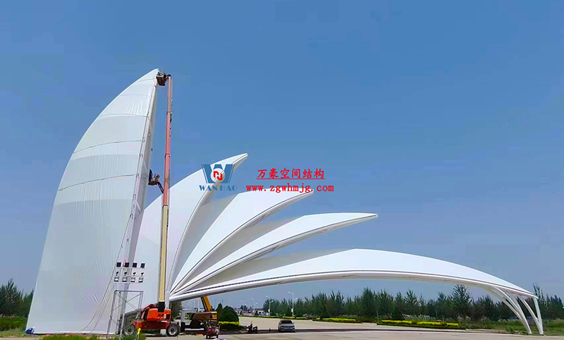 陜西定邊馬蓮灘沙漠公園鋼膜結(jié)構(gòu)工程“奮力快跑”，工程“進(jìn)度條”刷新了!