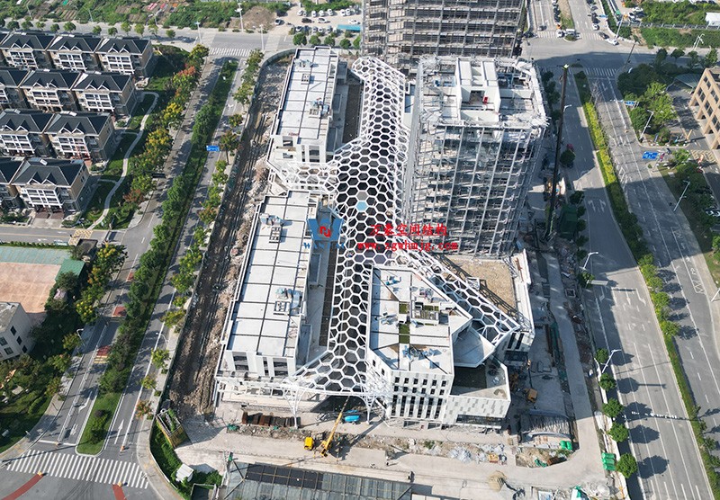 建筑藝術(shù)中鋼結(jié)構(gòu)的力學美感表達