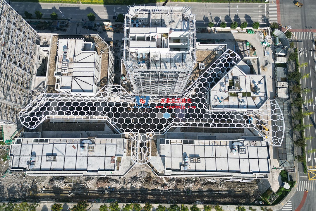 賦含夢幻色彩的商業(yè)街膜結(jié)構(gòu)天幕，即將閃亮登場！