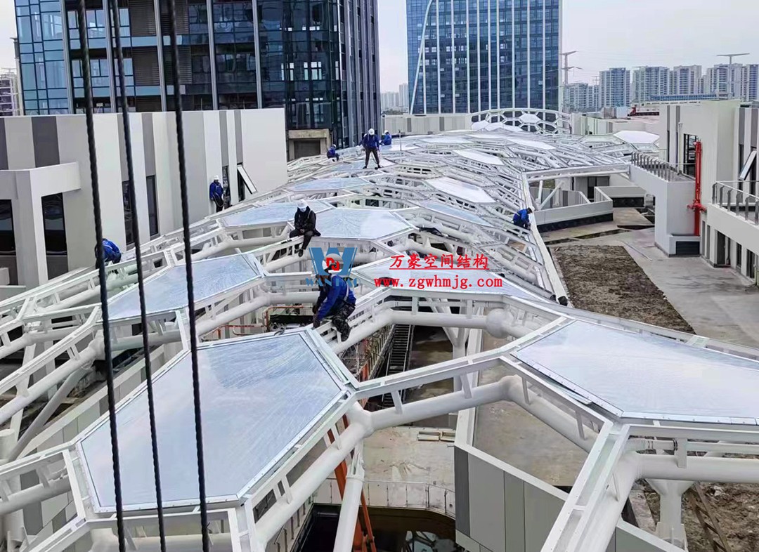 賦含夢幻色彩的商業(yè)街膜結(jié)構(gòu)天幕，即將閃亮登場！