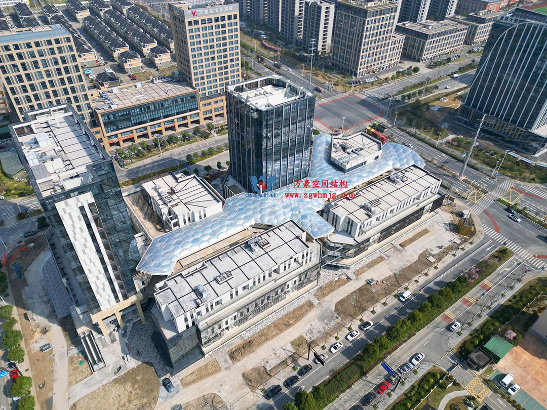 已完工，這個(gè)ETFE氣枕商業(yè)天幕閃亮登場(chǎng)！