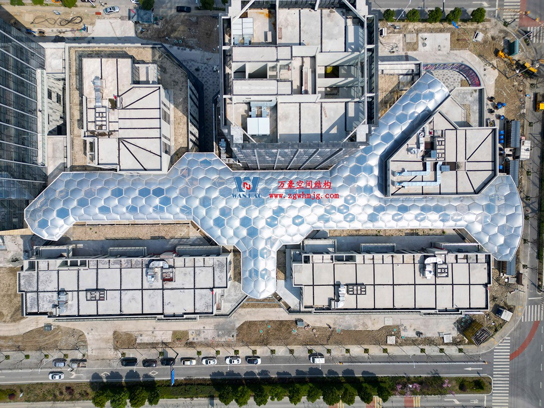已完工，這個(gè)ETFE氣枕商業(yè)天幕閃亮登場(chǎng)！