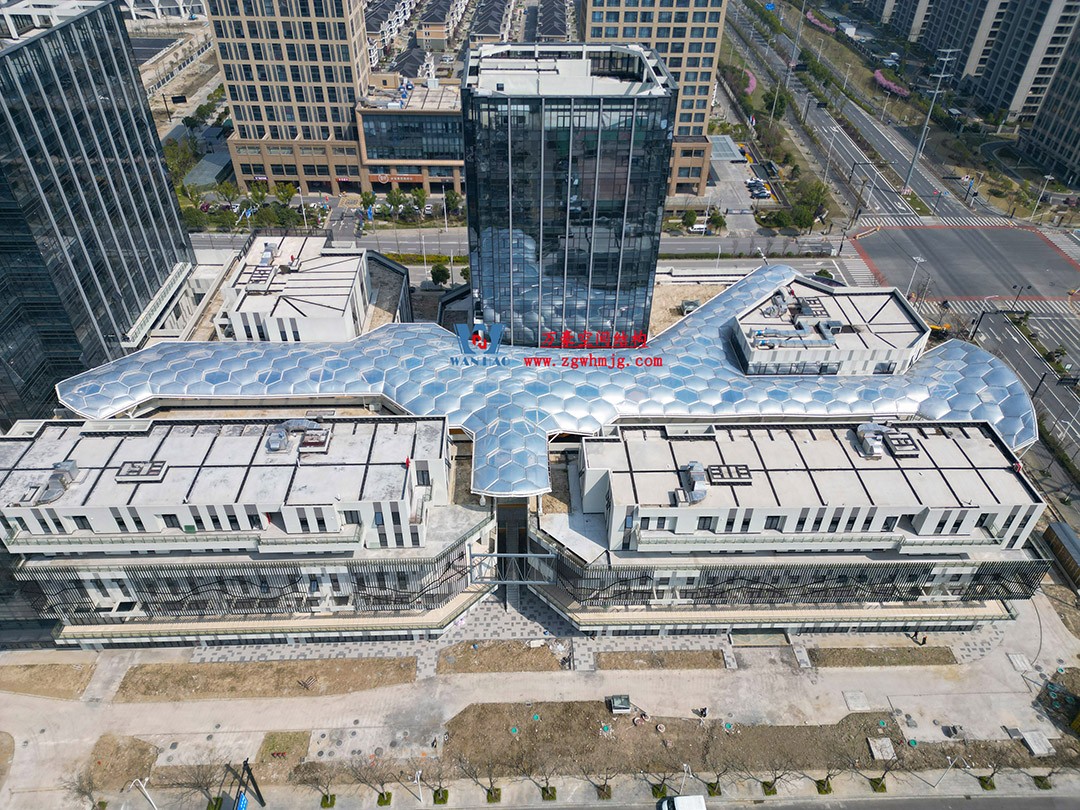 已完工，這個(gè)ETFE氣枕商業(yè)天幕閃亮登場(chǎng)！