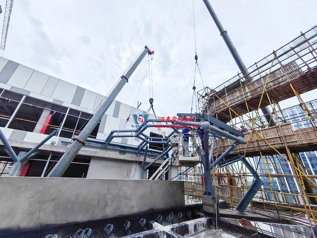 已完工，這個(gè)ETFE氣枕商業(yè)天幕閃亮登場(chǎng)！