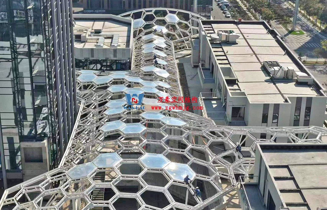 已完工，這個(gè)ETFE氣枕商業(yè)天幕閃亮登場(chǎng)！