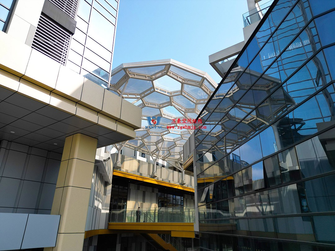 已完工，這個(gè)ETFE氣枕商業(yè)天幕閃亮登場(chǎng)！