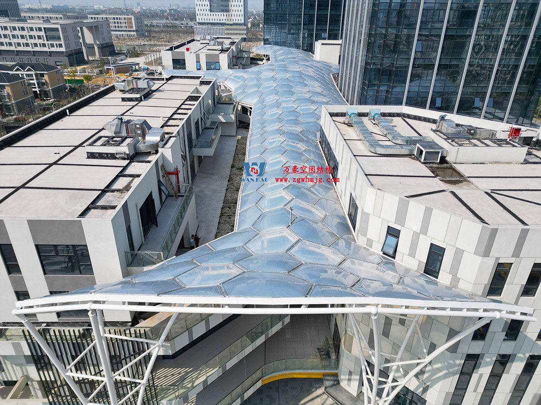 已完工，這個(gè)ETFE氣枕商業(yè)天幕閃亮登場(chǎng)！