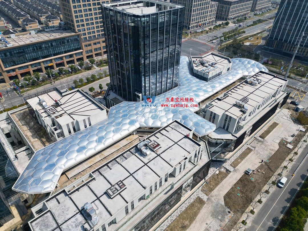 已完工，這個(gè)ETFE氣枕商業(yè)天幕閃亮登場(chǎng)！