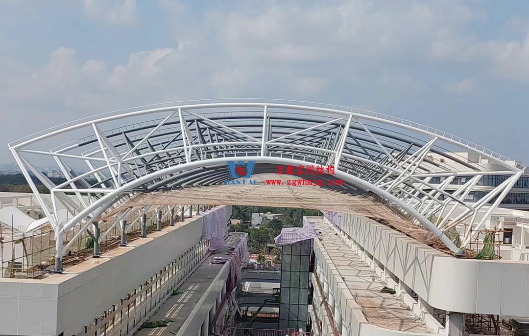 施工加速，這個PTFE膜結(jié)構(gòu)天幕即將完工！