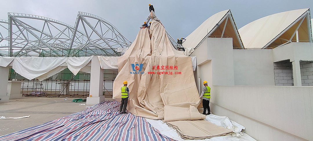 施工加速，這個PTFE膜結(jié)構(gòu)天幕即將完工！