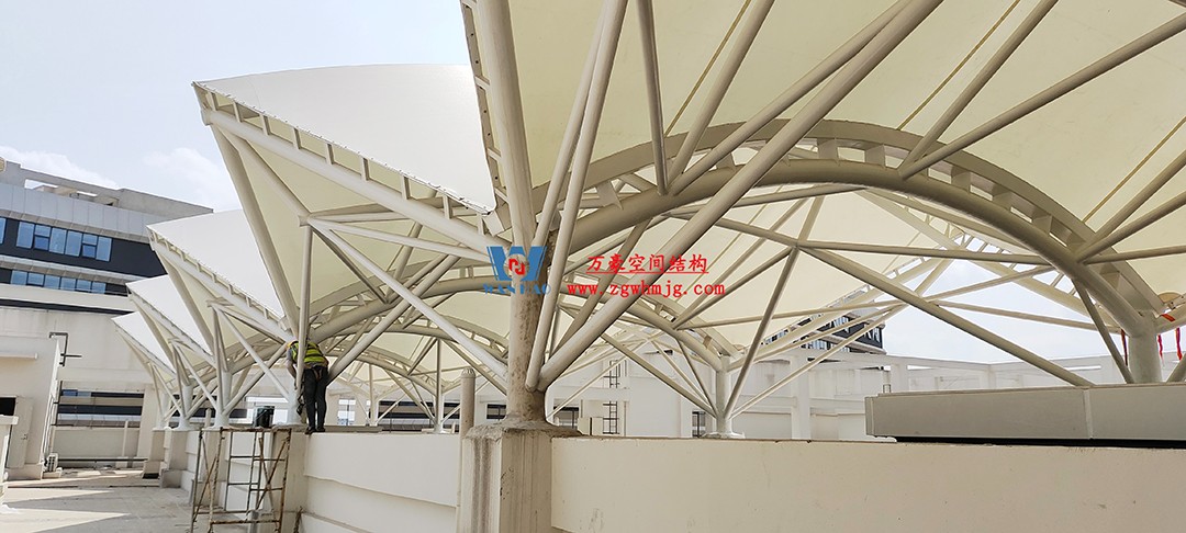 施工加速，這個PTFE膜結(jié)構(gòu)天幕即將完工！
