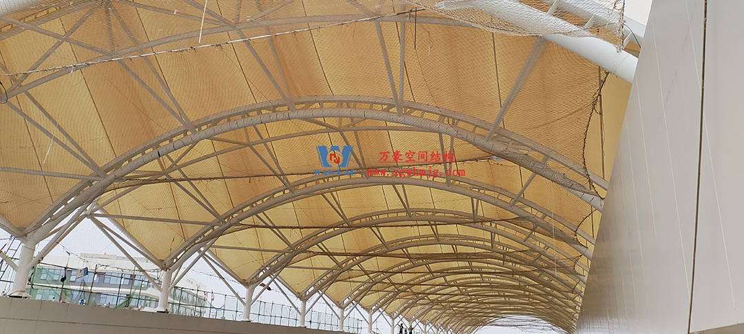 施工加速，這個PTFE膜結(jié)構(gòu)天幕即將完工！