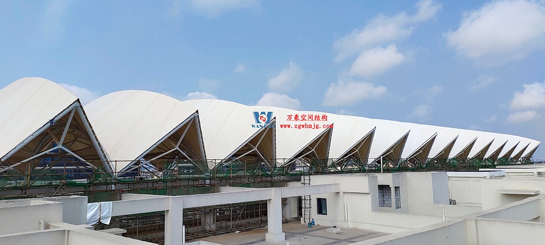 施工加速，這個PTFE膜結(jié)構(gòu)天幕即將完工！