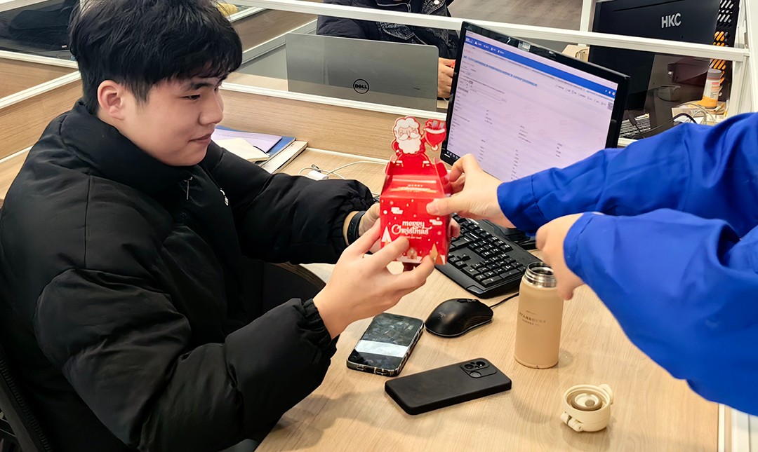 關(guān)愛(ài)員工，愛(ài)在萬(wàn)豪|暖心平安夜，傳遞“蘋(píng)”安幸福