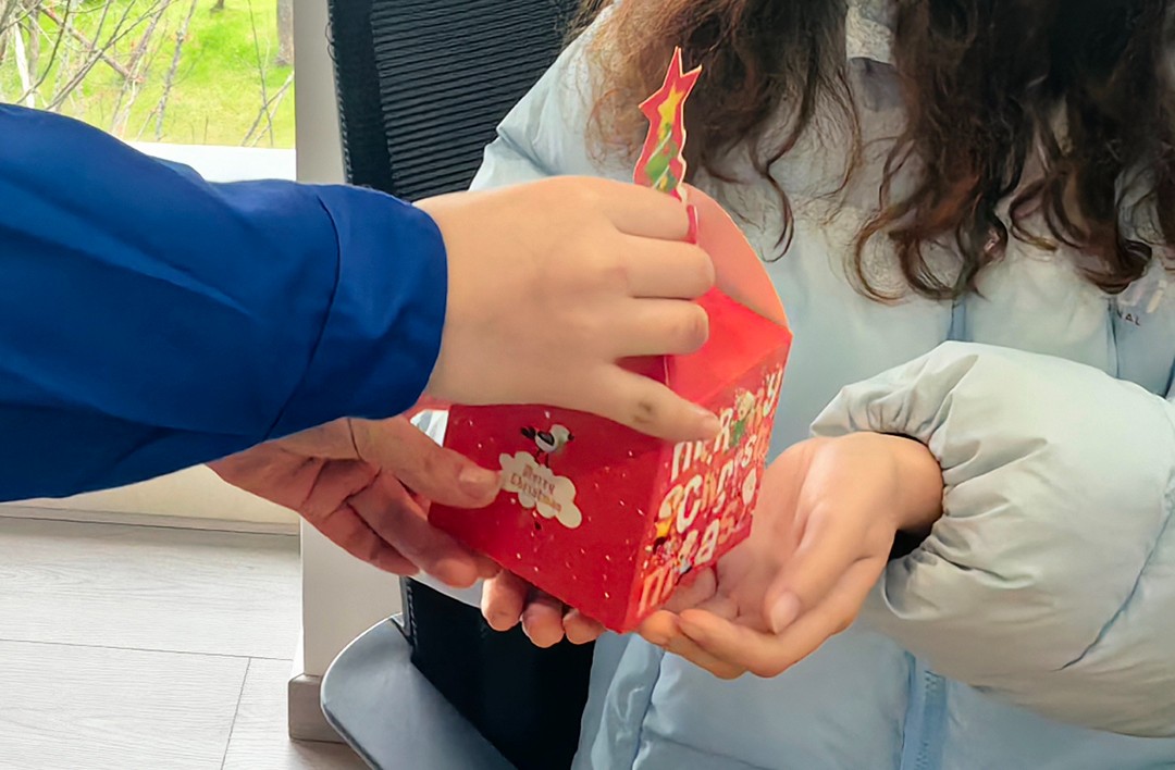 關(guān)愛(ài)員工，愛(ài)在萬(wàn)豪|暖心平安夜，傳遞“蘋(píng)”安幸福