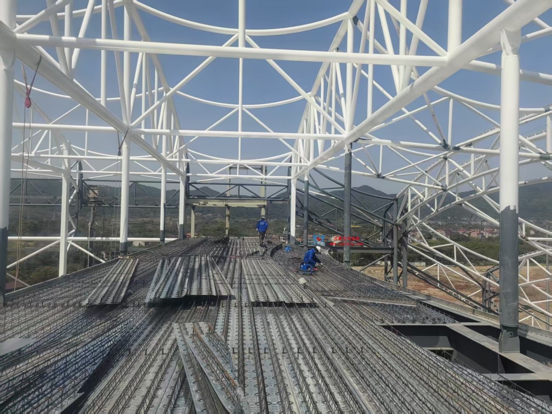 馭風逐沙，織就賽道美學——比亞迪紹興嵊州賽車場干拔沙坡觀景平臺鋼膜結構