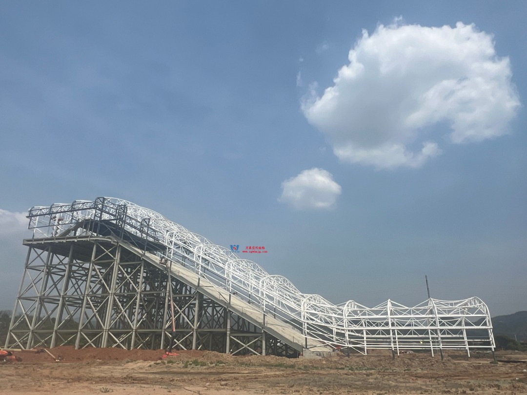 比亞迪紹興嵊州賽車場干拔沙坡觀景平臺鋼結(jié)構(gòu)項(xiàng)目