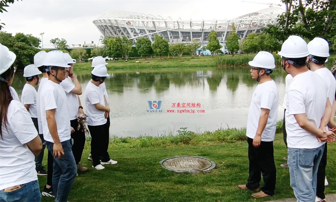 標(biāo)桿引領(lǐng)，智啟未來(lái)——萬(wàn)豪集團(tuán)營(yíng)銷、設(shè)計(jì)與技術(shù)骨干共赴無(wú)錫奧體中心，現(xiàn)場(chǎng)觀摩學(xué)習(xí)解鎖“創(chuàng)新密碼”