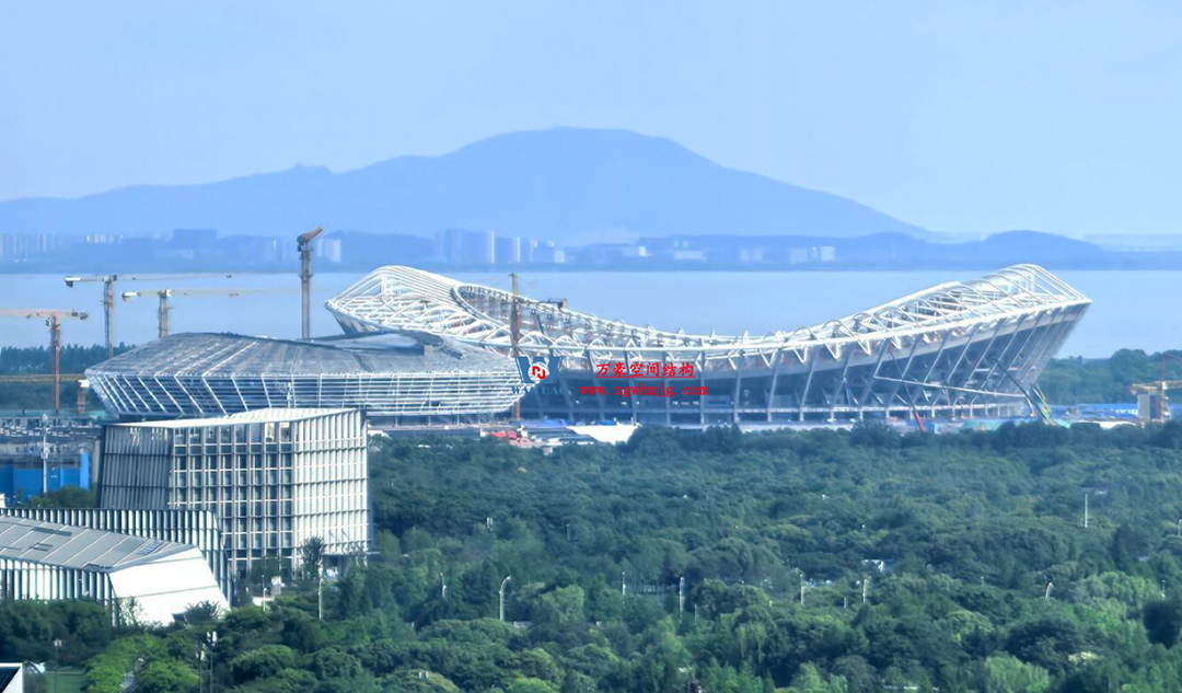 緊跟“蘇超熱浪”，火熱施工中，一只白鷺即將振翅高飛！